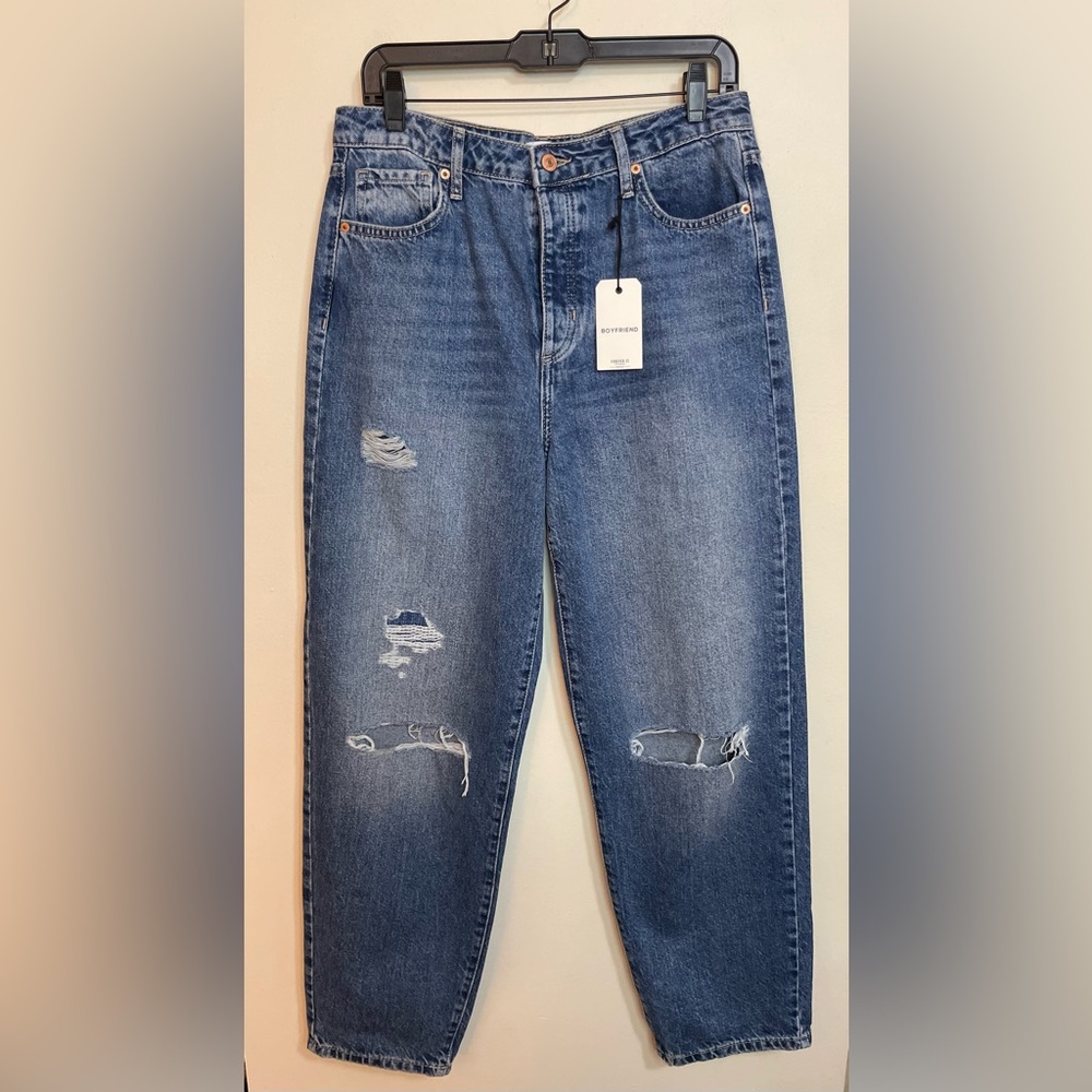 Forever 21 Women’s Boyfriend Mid Rise Relaxed Fit Slim Leg Denim Sz 30. NWT